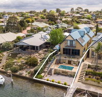 The Loft - Waterfront with Private Pool - Click Find