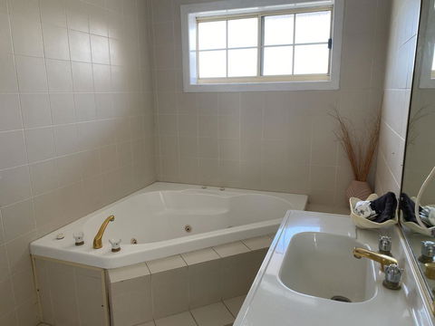 The Major Mitchell Motel - Bet 4u 2