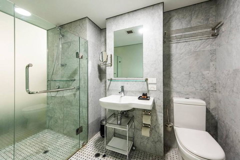 The Nest - Bright Space On Newcastle St With Roof Terrace - Bet 4u 3