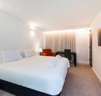 The Nest - Spacious Studio on Newcastle St with Roof Terrace - Click Find