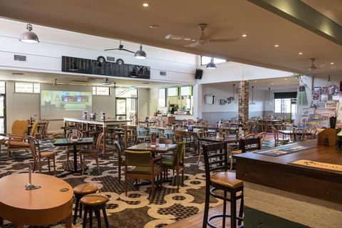 The Oaks Hotel - Click Find 1