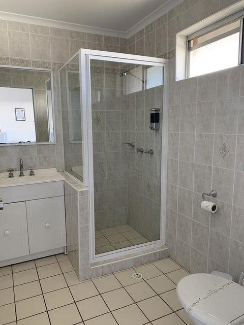 The Oaks Hotel Motel - Click Find 2