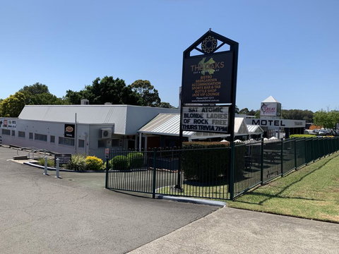 The Oaks Hotel Motel - Click Find 0