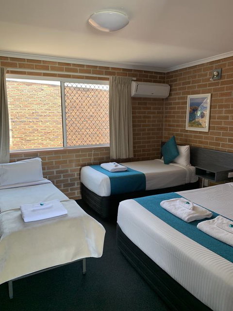 The Oaks Hotel Motel - Click Find 3