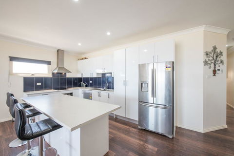 The Oasis - 6 Turnberry Drive, Links Lady Bay - DBD 3