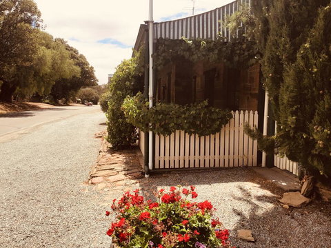 The Olde Devonshire House - Bet 4u 0