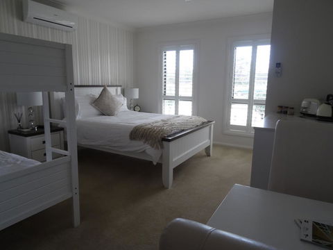 The Oxley Estate B&B - Click Find 0