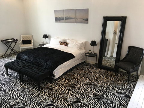 The Pakenham - Lawyer Find 1