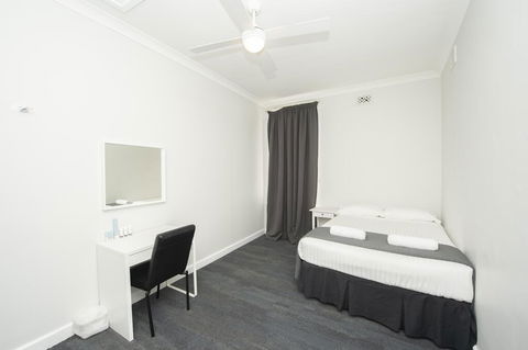 The Parade Hotel - Bet 4u 3