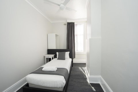 The Parade Hotel - Lawyer Find 2