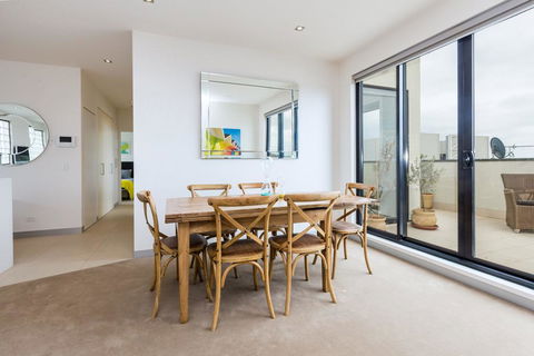 THE PENTHOUSE - MORNINGTON - Click Find 2