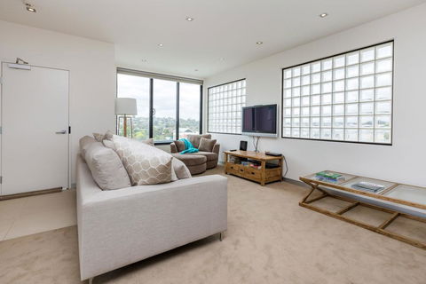 THE PENTHOUSE - MORNINGTON - Click Find 0