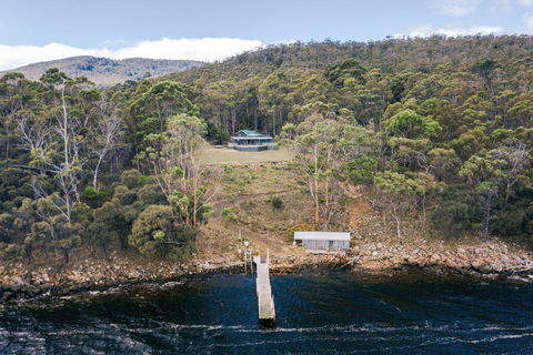 The Pier House - Click Find 0