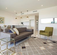 The Princess Bride - Executive 3BR Bulimba Apartment with Balcony in Central Location - DBD