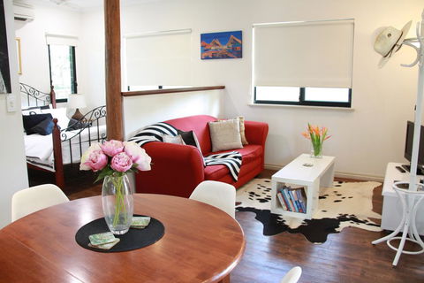 The Quarters Self Contained Bungalow - Bridge Guide 2