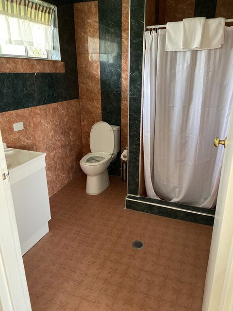 THE QUEENSLANDER MOTEL - Bet 4u 1