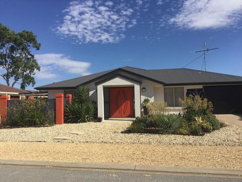 The Red Door - Bet 4u 0