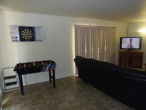 The Red Piranha - Rainbow Beach, Close To Everything, Air Con And Pet Friendly - Click Find 1