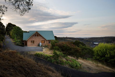The River Valley Retreat - Lawyer Find 0