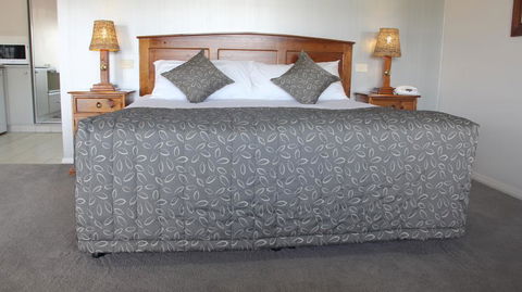 The Saltbush Motor Inn - Click Find 0