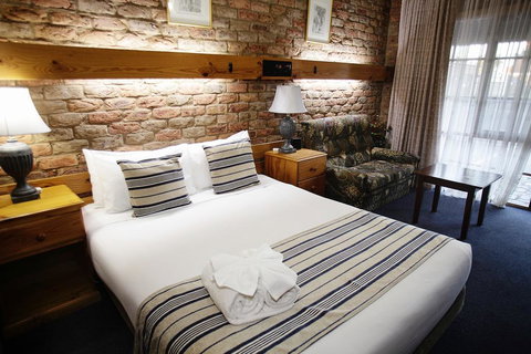 The Settlement Historic Hotel - Bet 4u 2