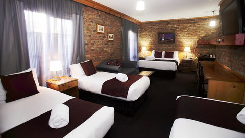 The Settlement Historic Hotel - Bet 4u 3