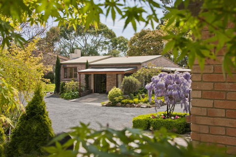 The Shingles Riverside Cottages - Click Find 0