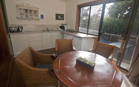 The Shingles Riverside Cottages - Click Find 1