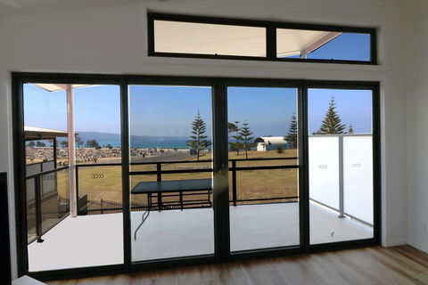 The Shore Break 6 Apartment - Click Find 0