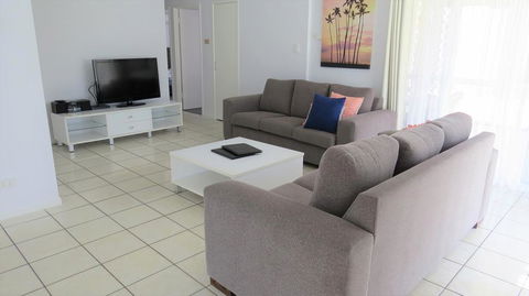 The Shores Holiday Apartments - Click Find 1