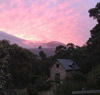 The Stone Cottage with tennis court - Click Find