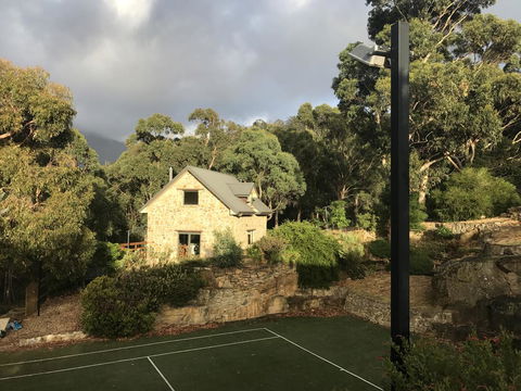 The Stone Cottage (with Tennis Court) - Click Find 2