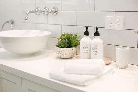 The Summer House Retreat Torquay - Click Find 0