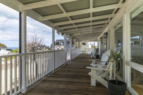 The Summer House Retreat Torquay - Click Find 1