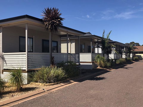 The Sundowner Cabin & Tourist Park - Bridge Guide 0
