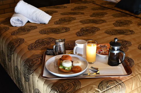 The Town House Motor Inn - Click Find 2