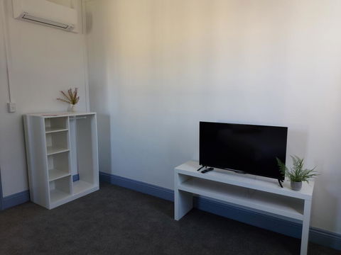 The Victoria Bathurst - Click Find 1