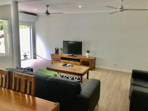 The Villas Palm Cove - Who Is Search 3