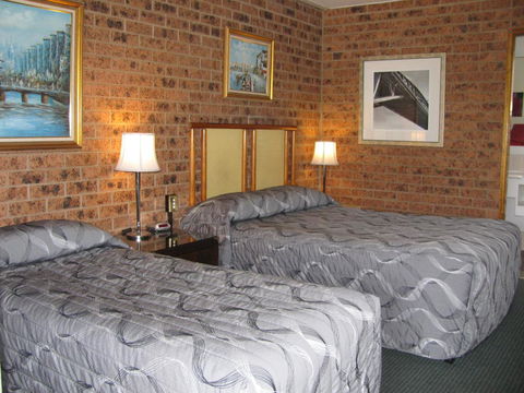 The Wayfarer Motel - Click Find 2