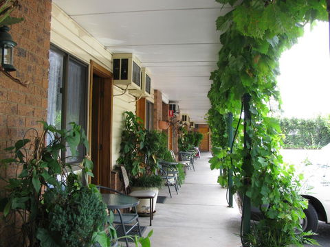 The Wayfarer Motel - Click Find 0