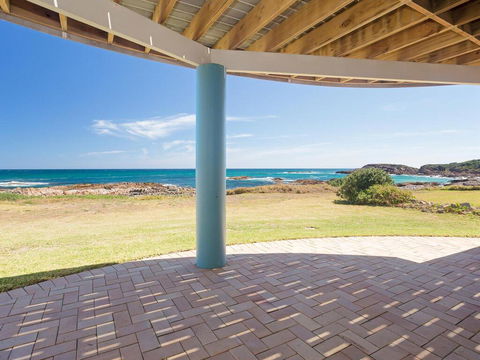 The Whale Watcher', 1/6 Birubi Lane - Waterfront Unit With Stunning Views, Level Access - Bet 4u 0