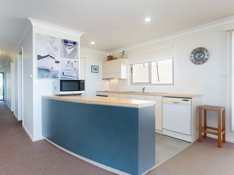 The Whale Watcher', 1/6 Birubi Lane - Waterfront Unit With Stunning Views, Level Access - Bet 4u 3