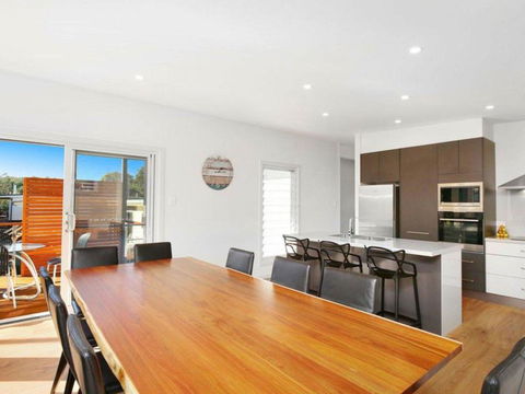 The Wharf House - Budgewoi - Click Find 0