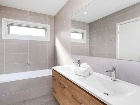 The Wharf House - Budgewoi - Click Find 3