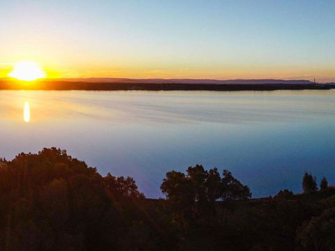 The Wharf House - Budgewoi - Click Find 2