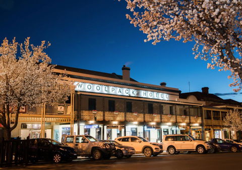 The Woolpack Hotel - Click Find 0