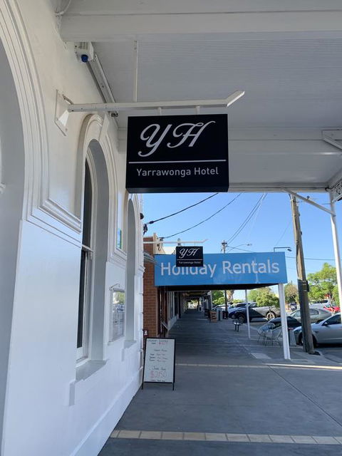 The Yarrawonga Hotel - Click Find 2