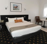 The Yarrawonga Hotel - Click Find