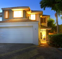 Theme Park HolidayTownhouse - Click Find