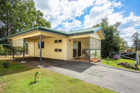 Tiaro Tourist Stopover - Lawyer Find 1